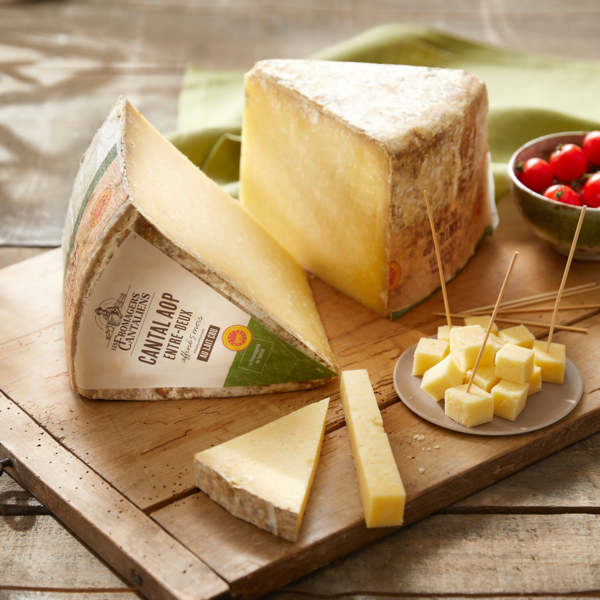 CANTAL ENTRE DEUX 4 MOIS MINIMUM D'AFFINAGE AOP 
LES FROMAGERS CANTALIENS