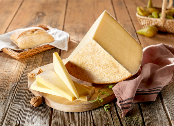 INTERMARCHE 
                                CANTAL ENTRE DEUX AOP 4 MOIS MINIMUM D'AFFINAGE